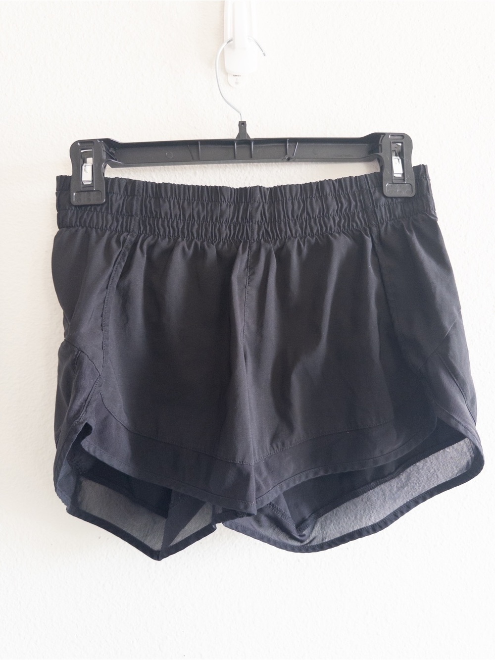 Athleta Mesh Racer Run Short 4" in Black size XXS